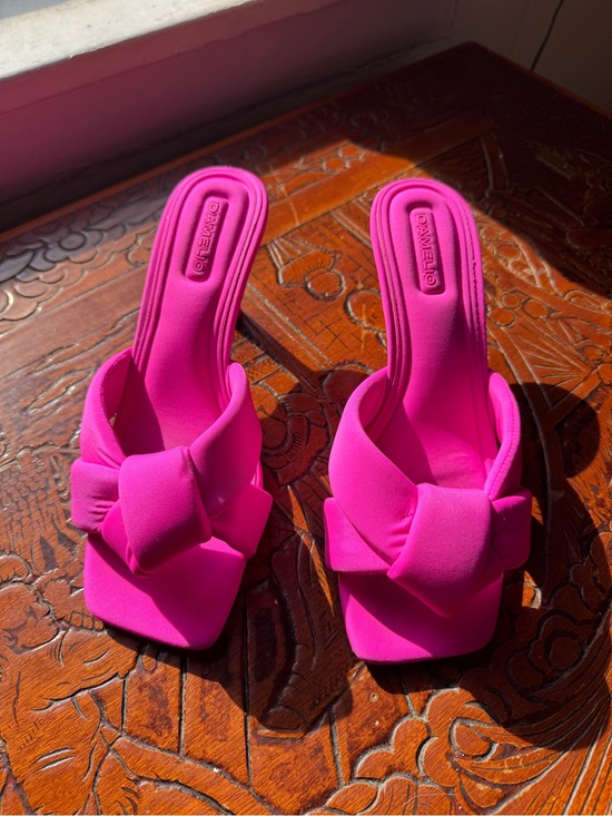 Rocco D'Amelio Shoes - Bright Pink Knot Slide Heels by D’Amelio Brand size 8